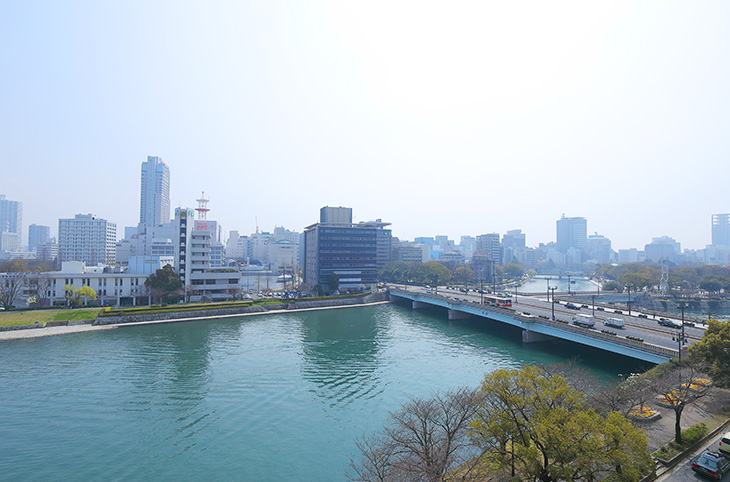 Lounge River View